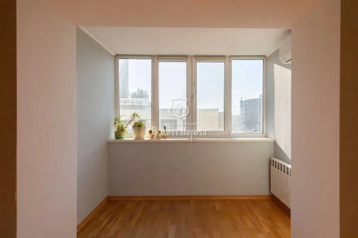 Фото Продаю 3 кімнатну квартиру, 99 кв. м, Милославська вул. 47а Київ, ціна: 110000 USD, код 7240