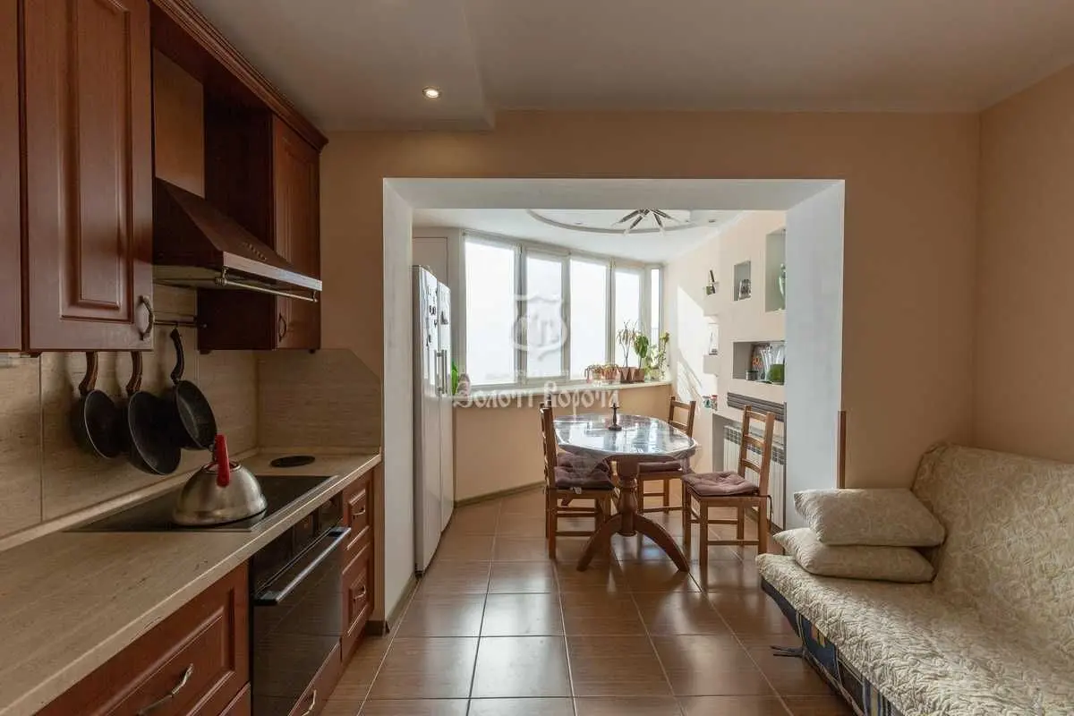 Фото Продаю 3 кімнатну квартиру, 99 кв. м, Милославська вул. 47а Київ, ціна: 110000 USD, код 7240