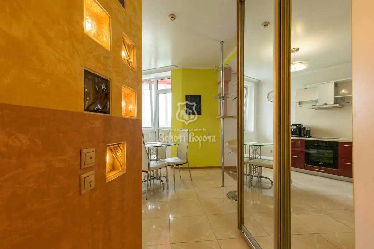 Фото Продаю 2 кімнатну квартиру, 86.3 кв. м, Сім’ї Стешенків вул. (Тимофія Строкача) 7 Київ, ціна: 115000 USD, код 7243