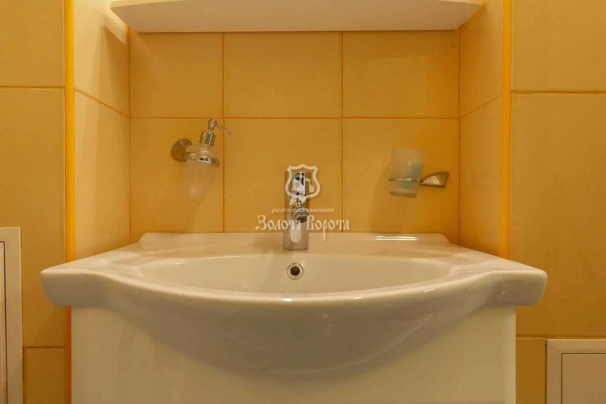 Фото Продаю 2 кімнатну квартиру, 86.3 кв. м, Сім’ї Стешенків вул. (Тимофія Строкача) 7 Київ, ціна: 115000 USD, код 7243
