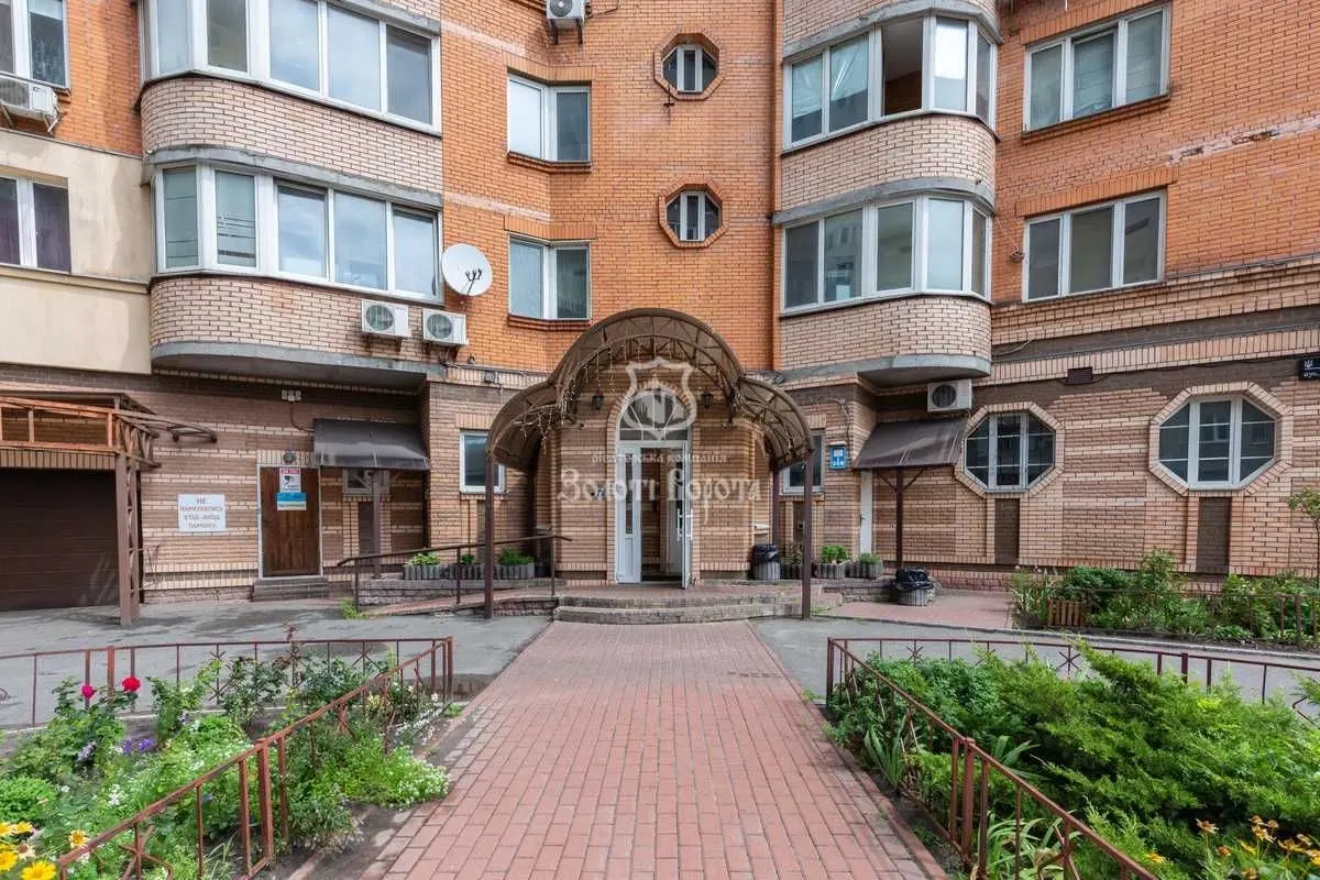 Фото Продаю 2 кімнатну квартиру, 86.3 кв. м, Сім’ї Стешенків вул. (Тимофія Строкача) 7 Київ, ціна: 115000 USD, код 7243