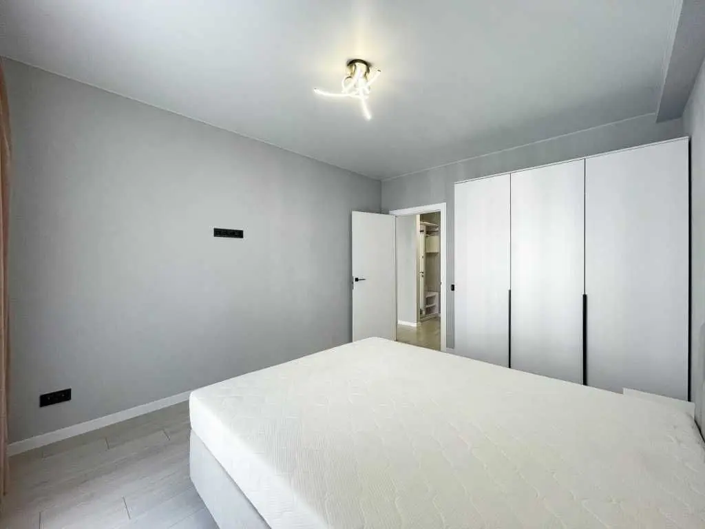 Фото Selling a 1-room apartment, 41 sq.m., Mykhaila Maksymovycha Street (Onufriia Trutenka Street)  Kyiv, price: 99000 USD, code 7250