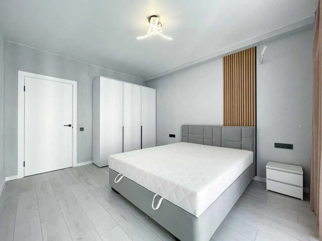 Фото Selling a 1-room apartment, 41 sq.m., Mykhaila Maksymovycha Street (Onufriia Trutenka Street)  Kyiv, price: 99000 USD, code 7250