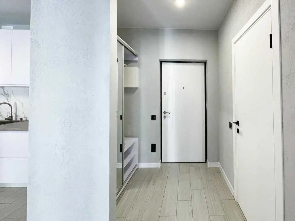 Фото Selling a 1-room apartment, 41 sq.m., Mykhaila Maksymovycha Street (Onufriia Trutenka Street)  Kyiv, price: 99000 USD, code 7250