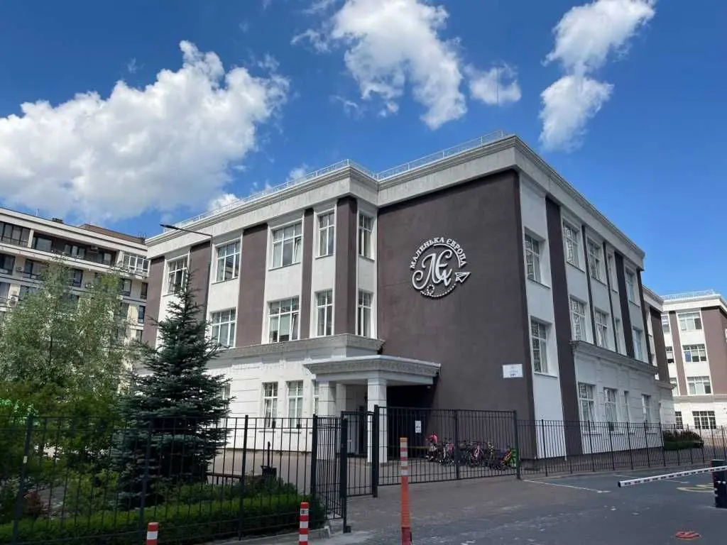 Фото Selling a 1-room apartment, 41 sq.m., Mykhaila Maksymovycha Street (Onufriia Trutenka Street)  Kyiv, price: 99000 USD, code 7250