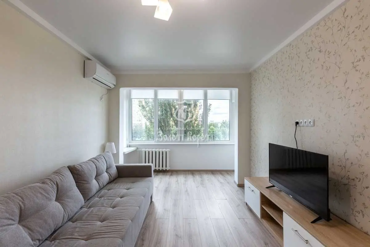 Фото Продаю 1 кімнатну квартиру, 32 кв. м, Кастуся Калиновського вул. (Астраханська)  Київ, ціна: 46000 USD, код 7253