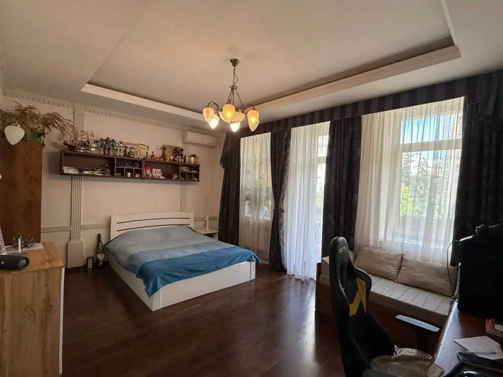 Фото Rent a 4-room apartment, Valeriya Lobanovskoho Street 21 Chaiky for long-term rent, price: 900 USD, code 7303