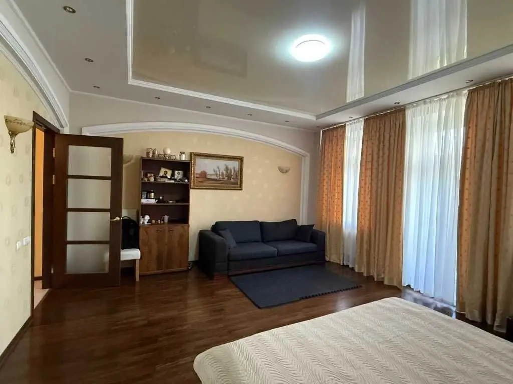 Фото Rent a 4-room apartment, Valeriya Lobanovskoho Street 21 Chaiky for long-term rent, price: 900 USD, code 7303