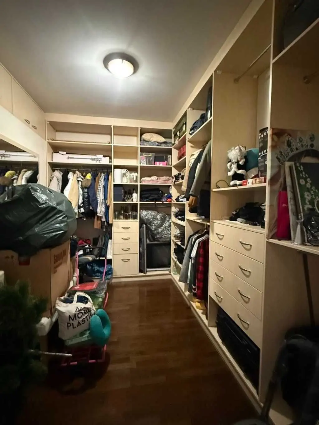 Фото Rent a 4-room apartment, Valeriya Lobanovskoho Street 21 Chaiky for long-term rent, price: 900 USD, code 7303