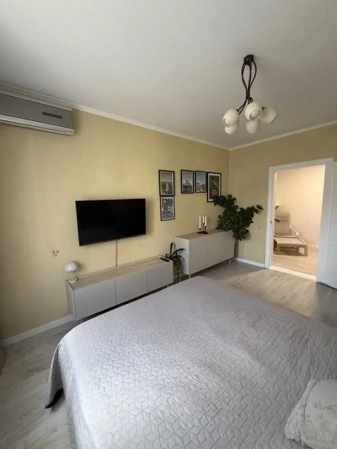 Фото Продаю 2-комнатную квартиру, 73.5 кв. м, Урловская ул. 17 Киев, цена: 108000 USD, код 7332