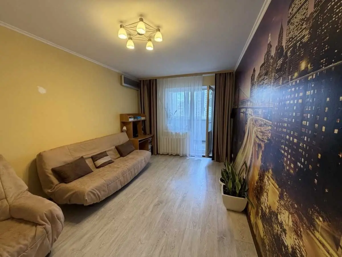 Фото Продаю 2-комнатную квартиру, 73.5 кв. м, Урловская ул. 17 Киев, цена: 108000 USD, код 7332