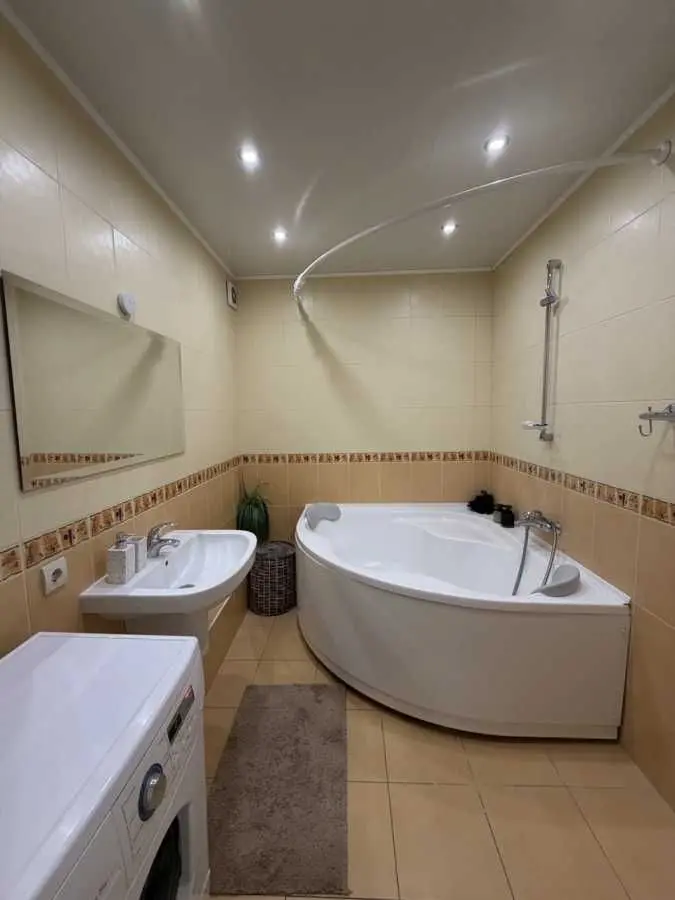 Фото Продаю 2-комнатную квартиру, 73.5 кв. м, Урловская ул. 17 Киев, цена: 108000 USD, код 7332