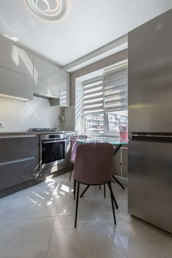 Фото Продаю 2 кімнатну квартиру, 45 кв. м, Героїв Сталінграда просп. 15б Київ, ціна: 82000 USD, код 7400