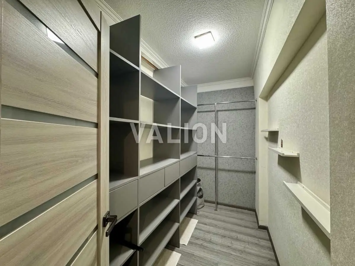 Фото Продаю 1 кімнатну квартиру, 40 кв. м, Світлицького вул. 30/20 Київ, ціна: 65000 USD, код 7402