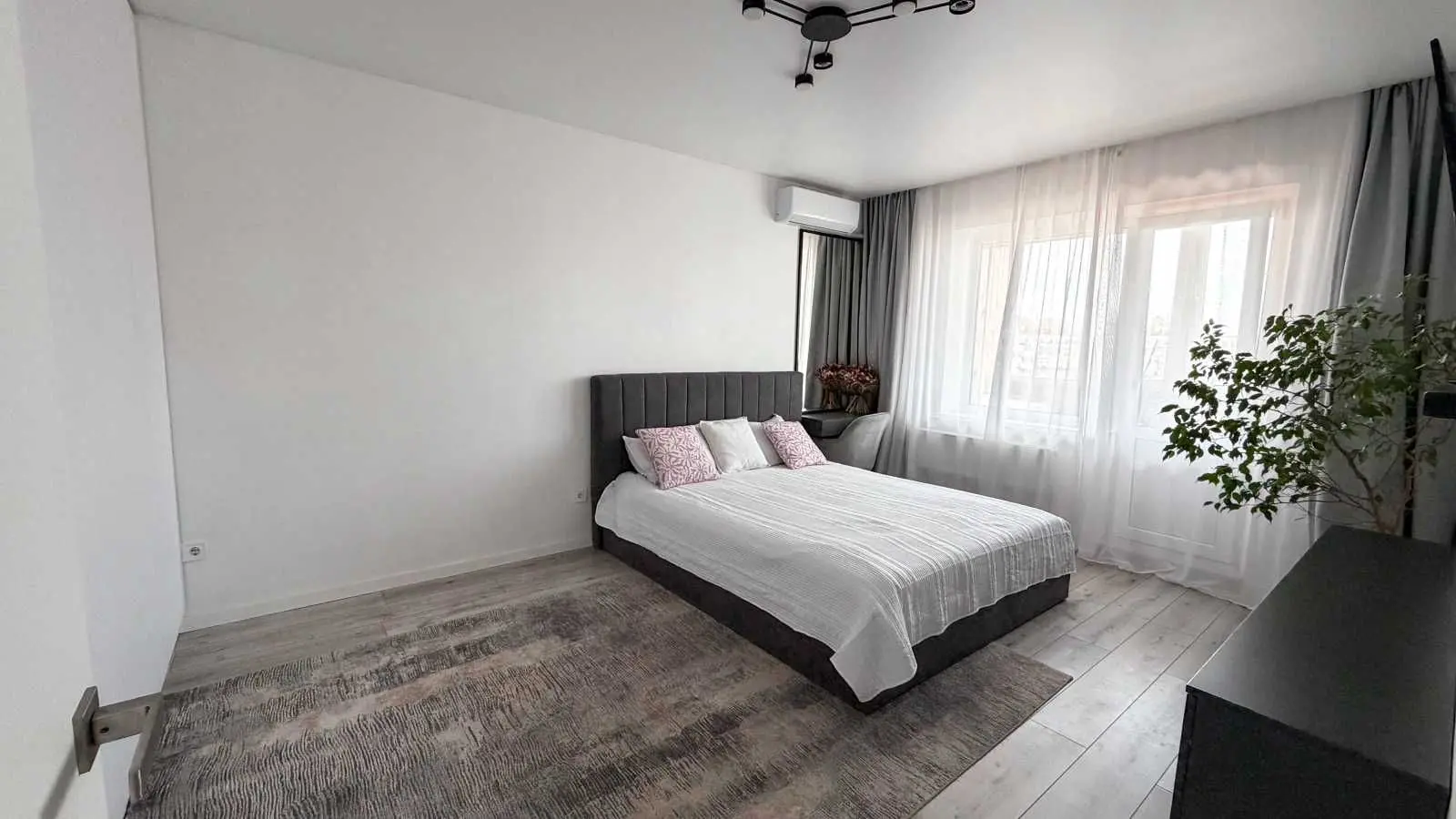 Фото Продаю 2 кімнатну квартиру, 53 кв. м, Володимира Дурдуківського вул. (Бонч-Бруєвича)  Київ, ціна: 74000 USD, код 7417