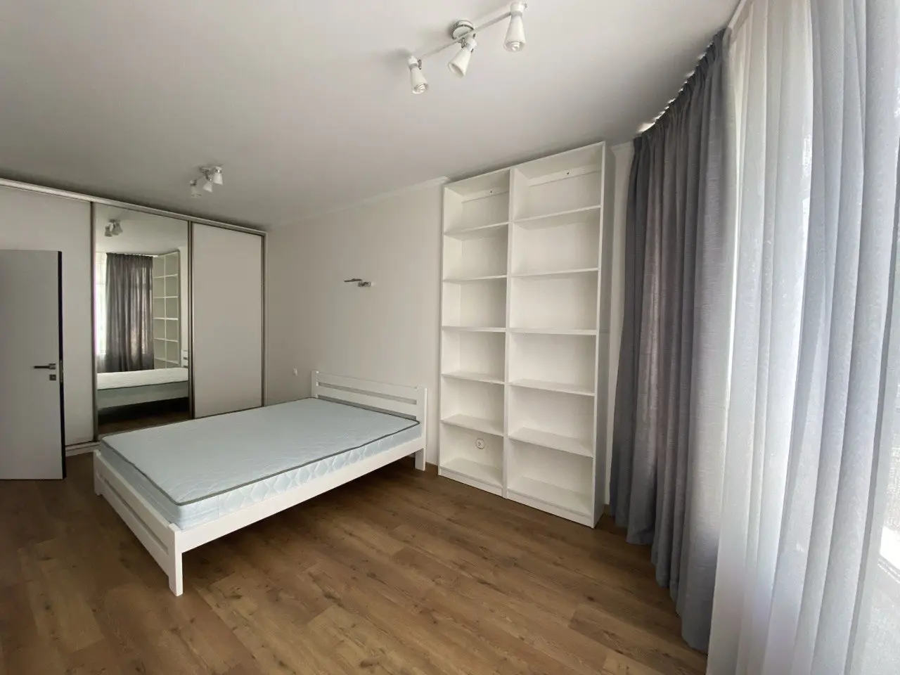 Фото Продаю 3-комнатную квартиру, 140 кв. м, Кловский спуск 7 Киев, цена: 269000 $, код 7420