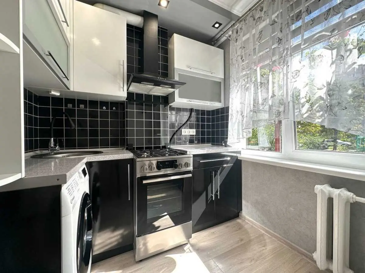 Фото Selling a 2-room apartment, 45.2 sq.m., Narbut Street  Cherkasy, price: 65000 USD, code 7433