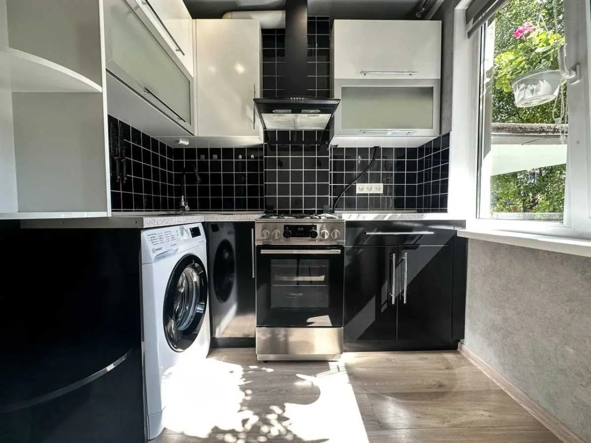 Фото Selling a 2-room apartment, 45.2 sq.m., Narbut Street  Cherkasy, price: 65000 USD, code 7433
