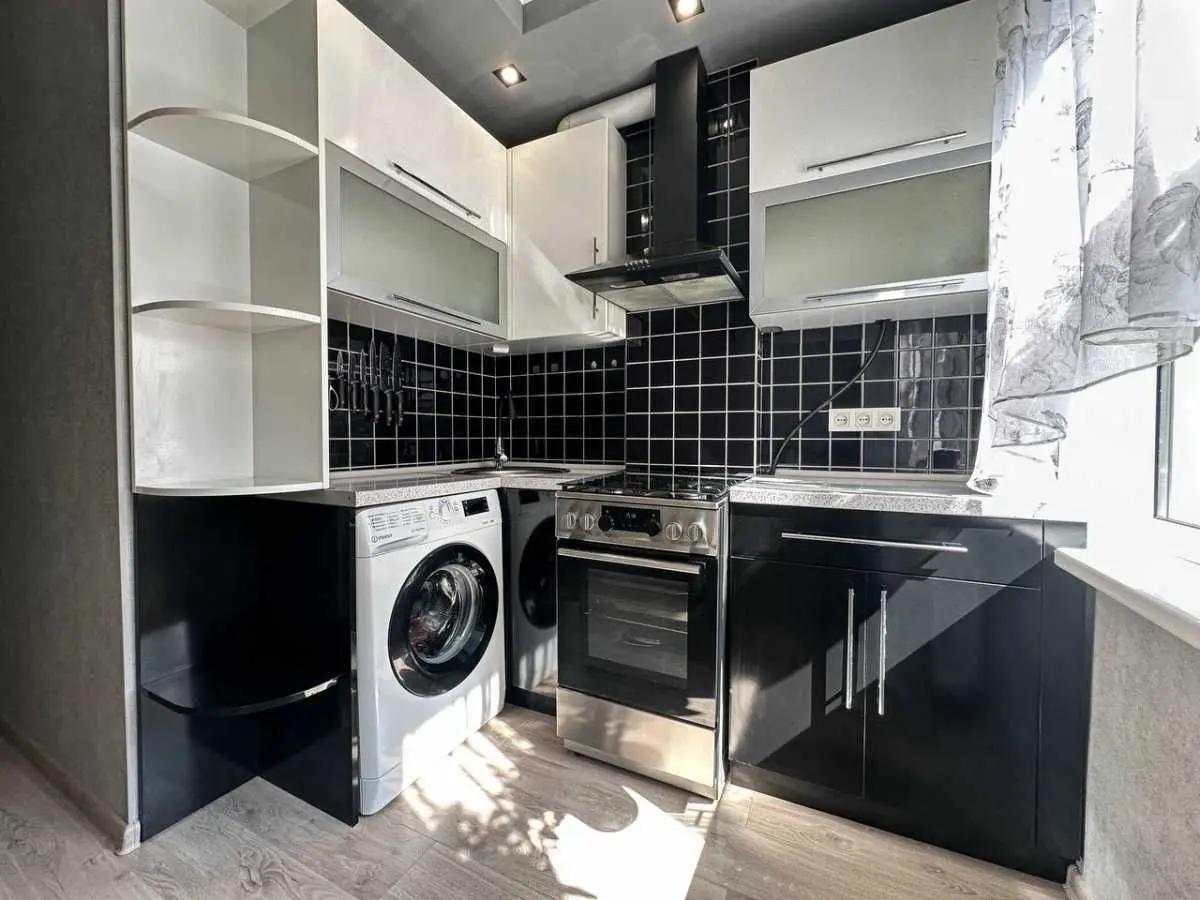 Фото Selling a 2-room apartment, 45.2 sq.m., Narbut Street  Cherkasy, price: 65000 USD, code 7433