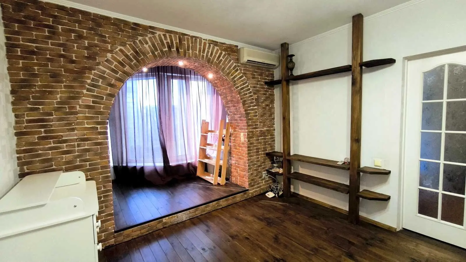 Фото Selling a 1-room apartment, 45.7 sq.m., Volodymyra Monomakha Street (Moskovska Street) 63 Dnipro, price: 39000 USD, code 7456