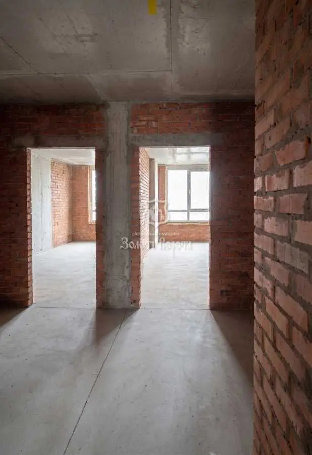 Фото Selling a 2-room apartment, 82.74 sq.m., Yevhena Sverstiuka Street  Kyiv, price: 109000 USD, code 7469