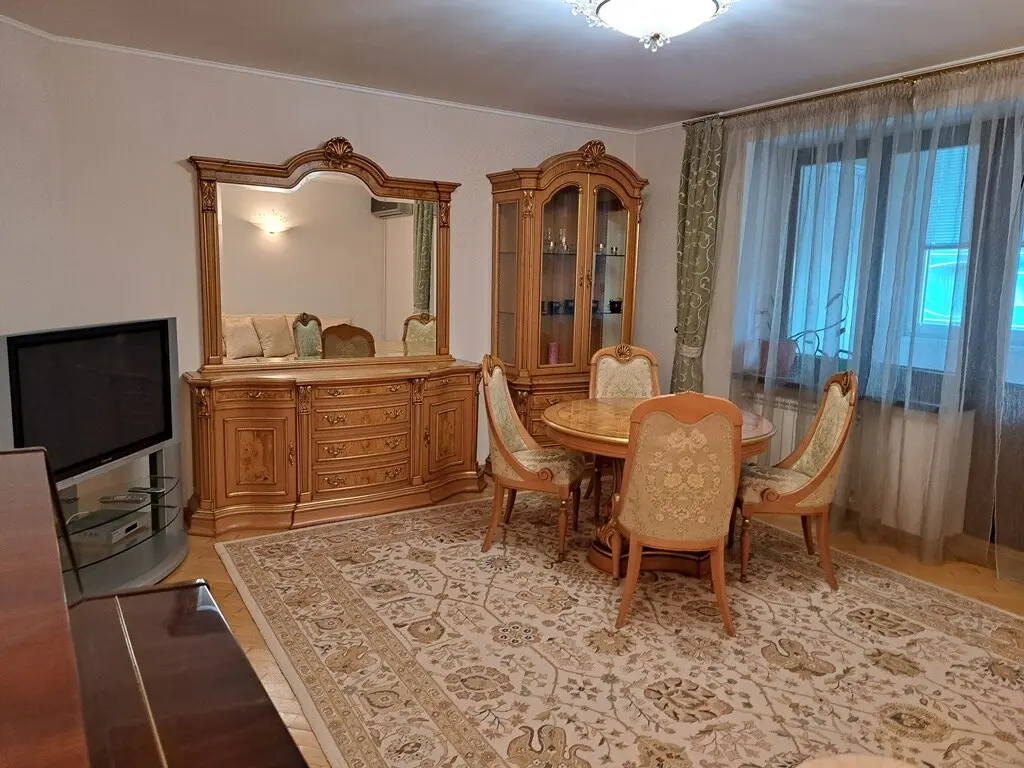 Фото Зняти 4 кімнатну квартиру, Мечникова вул. 18 Київ в довгострокову оренду, ціна: 35000 грн, код 7474