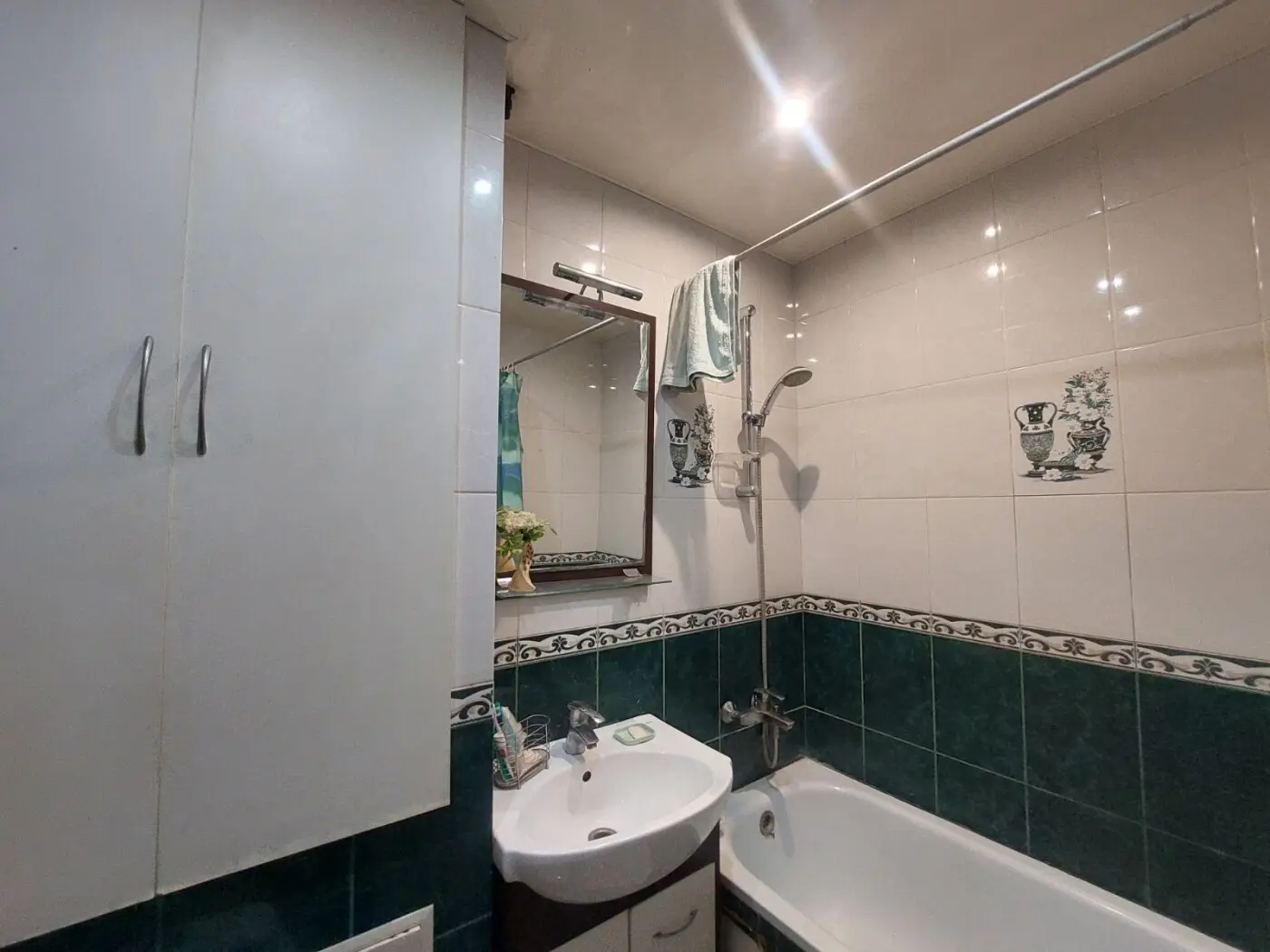Фото Зняти 1 кімнатну квартиру, Харківське шосе 2/1 Київ в довгострокову оренду, ціна: 5000 грн, код 7479