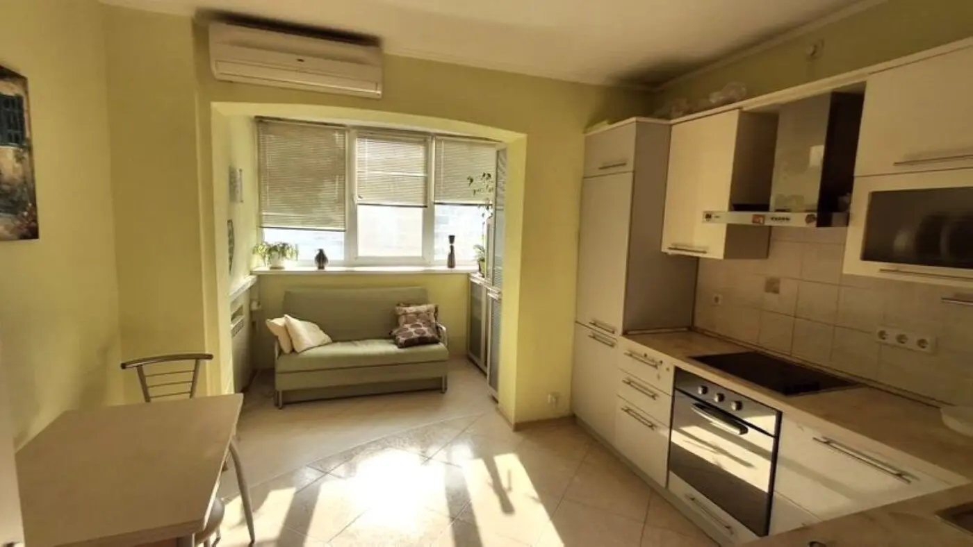 Фото Продаю 1-комнатную квартиру, 45 кв. м, Драгоманова ул. 12 Киев, цена: 74900 $, код 7497