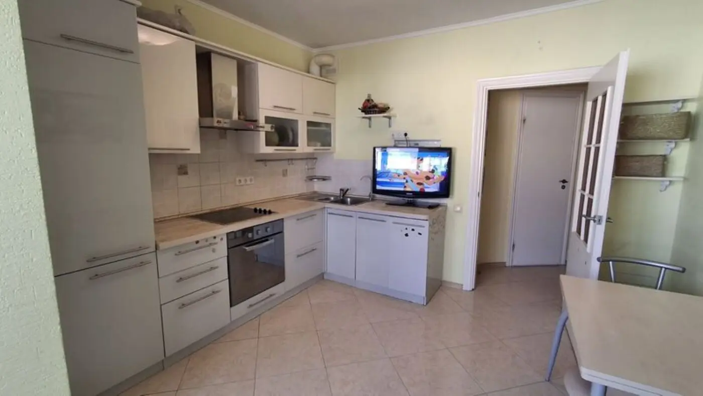 Фото Продаю 1-комнатную квартиру, 45 кв. м, Драгоманова ул. 12 Киев, цена: 74900 $, код 7497