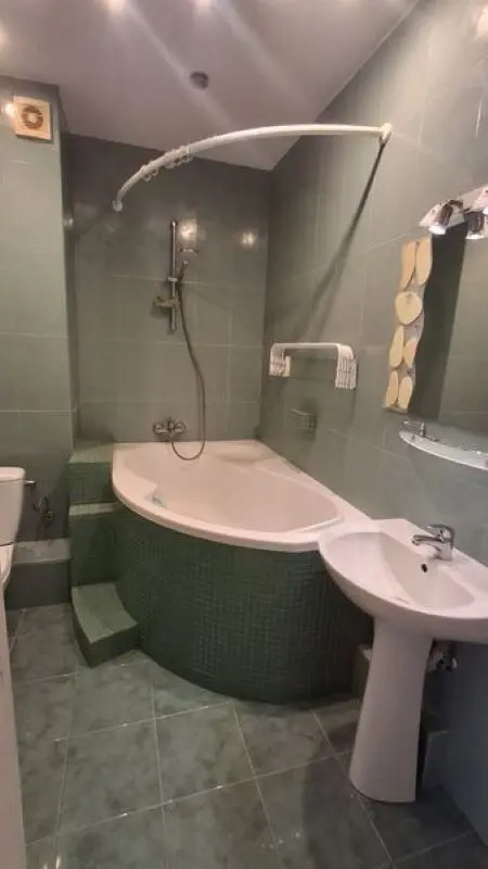 Фото Продаю 1-комнатную квартиру, 45 кв. м, Драгоманова ул. 12 Киев, цена: 74900 $, код 7497