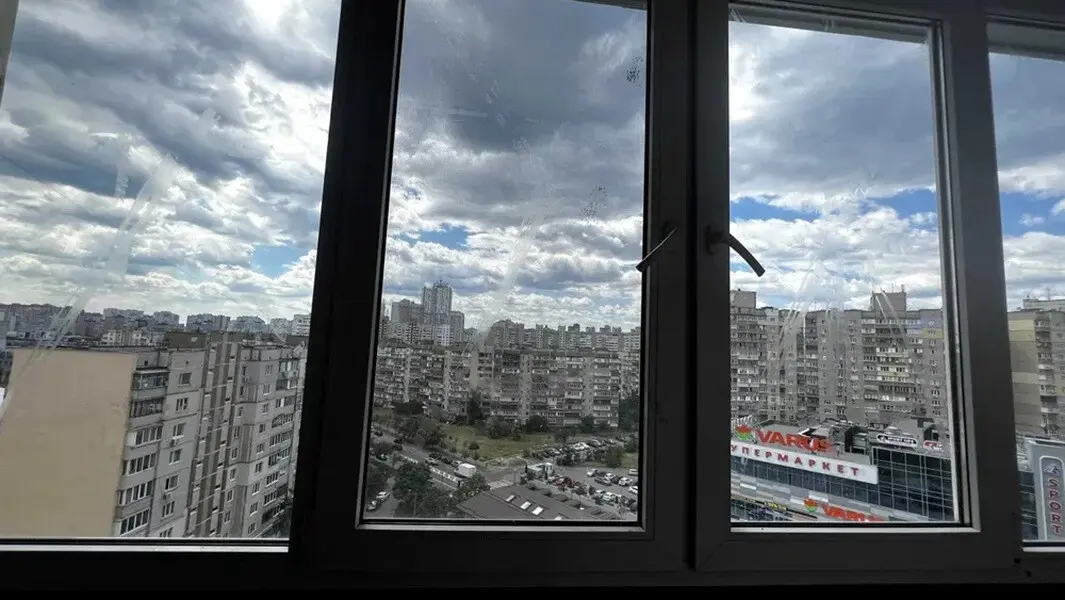 Фото Продаю 2 кімнатну квартиру, 55 кв. м, Драгоманова вул. 23а Київ, ціна: 60000 $, код 7544