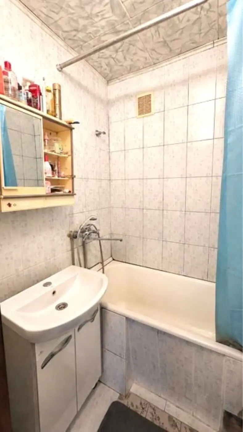 Фото Selling a 2-room apartment, 43 sq.m., Almatynska Street (Alma-Atynska Street) 68 Kyiv, price: 60000 $, code 7557