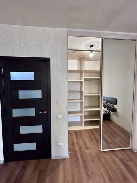 Фото Selling a 1-room apartment, 44 sq.m., Radystiv Lane  Kyiv, price: 76000 $, code 7560
