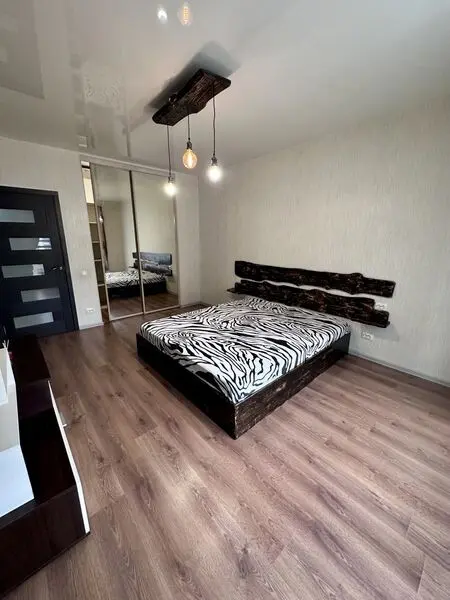 Фото Selling a 1-room apartment, 44 sq.m., Radystiv Lane  Kyiv, price: 76000 $, code 7560