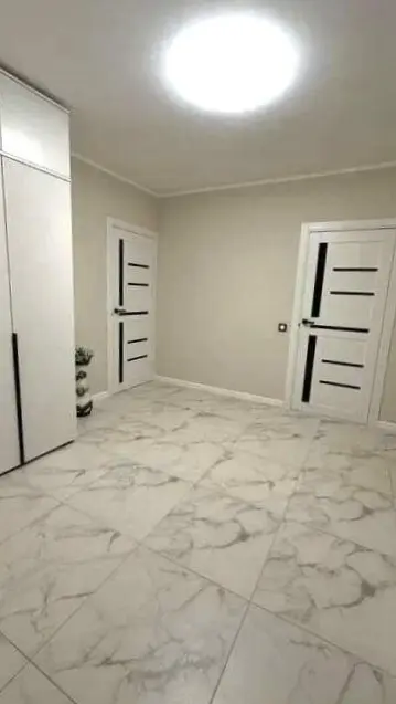 Фото Selling a 2-room apartment, 80 sq.m., Mykoly Bazhana Avenue  Kyiv, price: 120000 $, code 7571