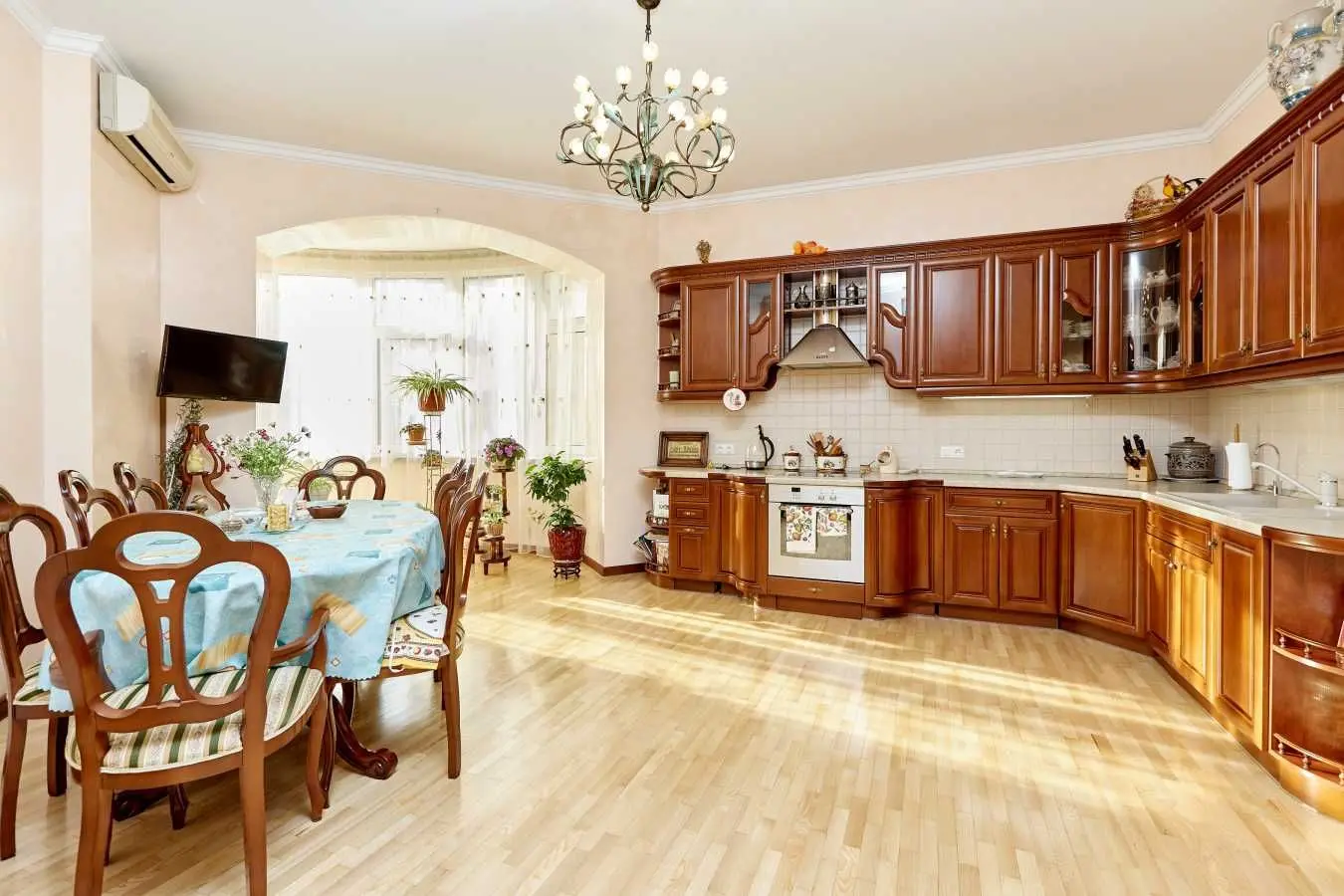 Фото Selling a 3-room apartment, 210 sq.m., Staronavodnytska Street 13 Kyiv, price: 500000 USD, code 7600