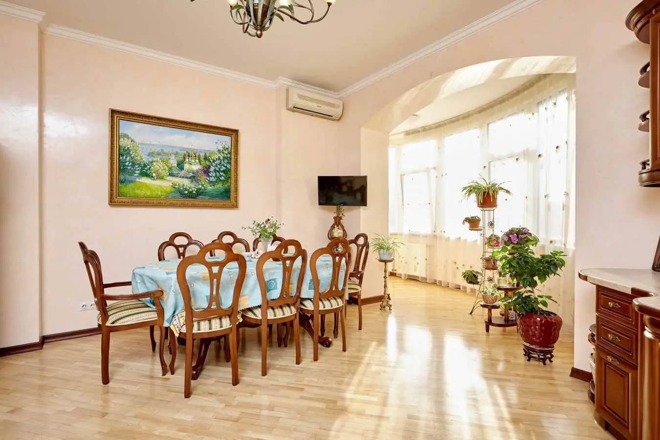 Фото Selling a 3-room apartment, 210 sq.m., Staronavodnytska Street 13 Kyiv, price: 500000 USD, code 7600