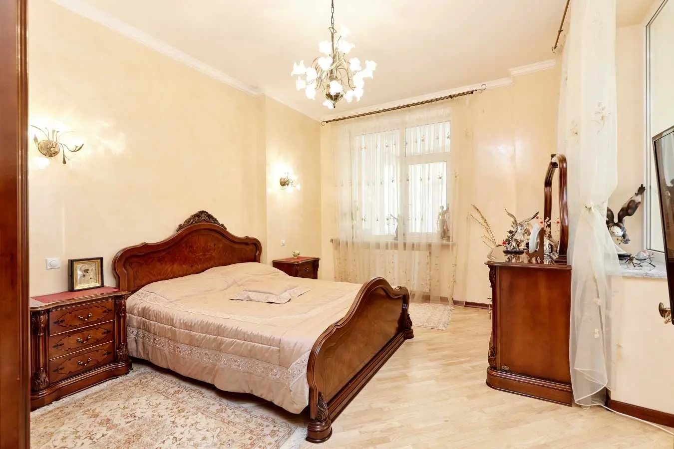 Фото Selling a 3-room apartment, 210 sq.m., Staronavodnytska Street 13 Kyiv, price: 500000 USD, code 7600
