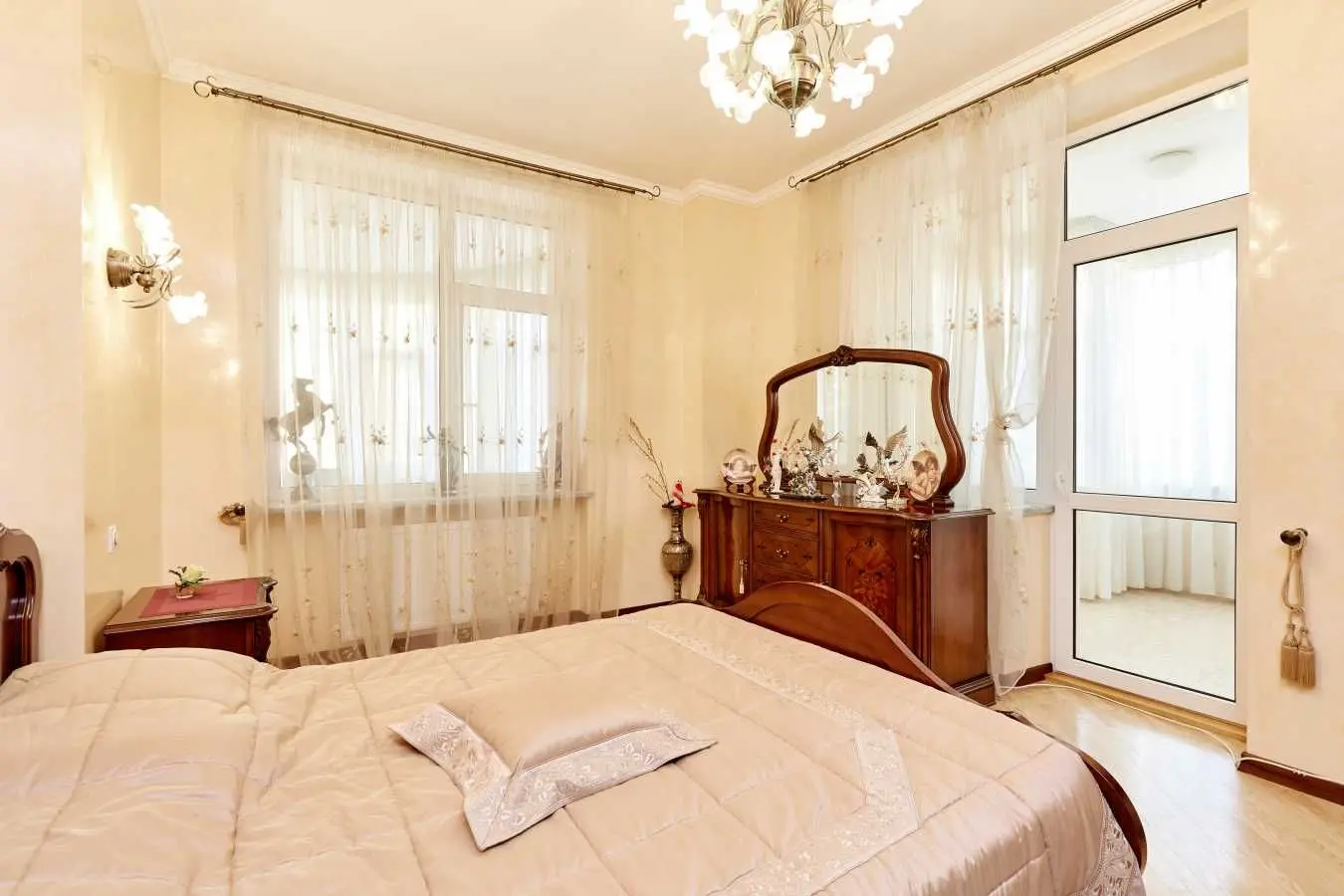 Фото Selling a 3-room apartment, 210 sq.m., Staronavodnytska Street 13 Kyiv, price: 500000 USD, code 7600