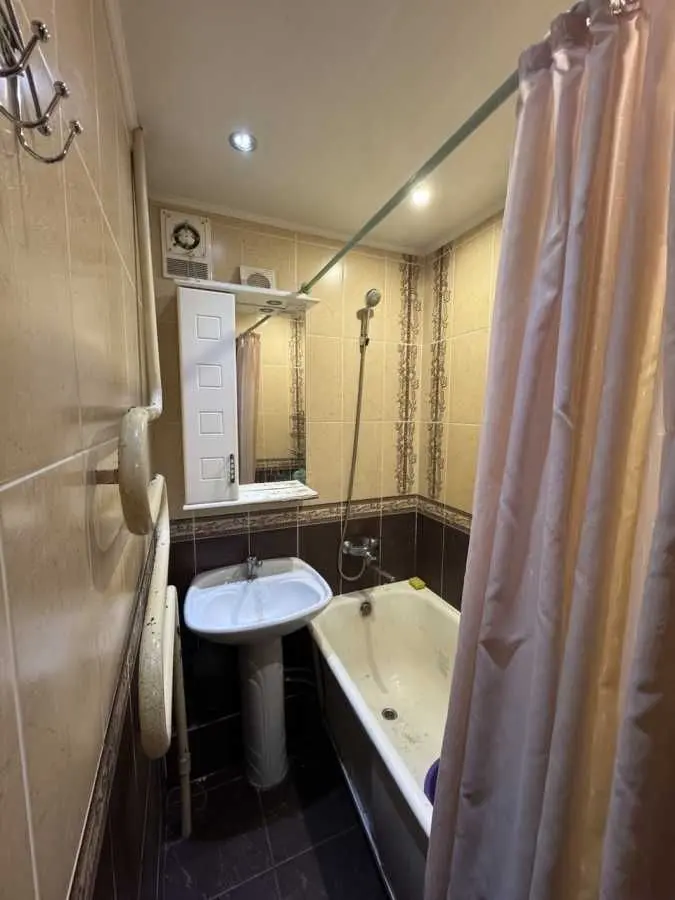 Фото Продаю 3 кімнатну квартиру, 66 кв. м, Верховинна вул. 80 Київ, ціна: 62000 USD, код 7626