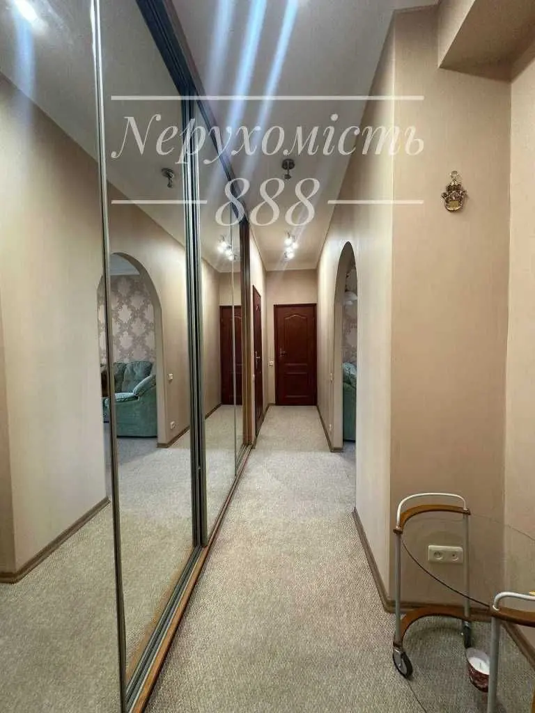 Фото Продаю 2 кімнатну квартиру, 50 кв. м, Івана Франка вул.  Київ, ціна: 218000 USD, код 7627