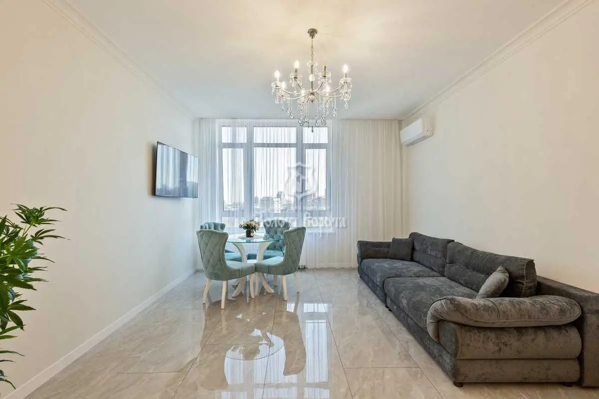 Фото Продаю 2 кімнатну квартиру, 57.6 кв. м, Річна вул. 4 Київ, ціна: 150000 USD, код 7642