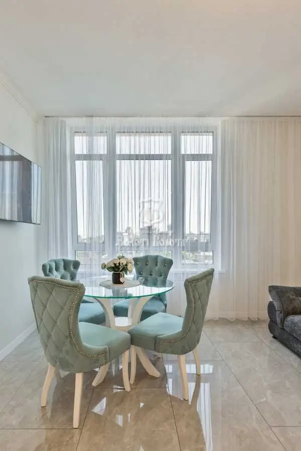 Фото Продаю 2 кімнатну квартиру, 57.6 кв. м, Річна вул. 4 Київ, ціна: 150000 USD, код 7642