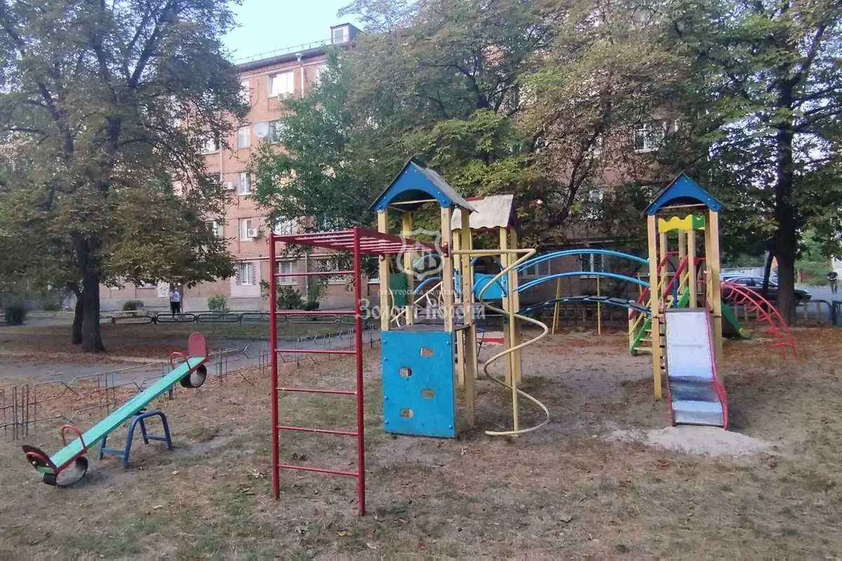 Фото Продаю 5 кімнатну квартиру, 23 кв. м, Тампере вул. 10 Київ, ціна: 20000 USD, код 7660