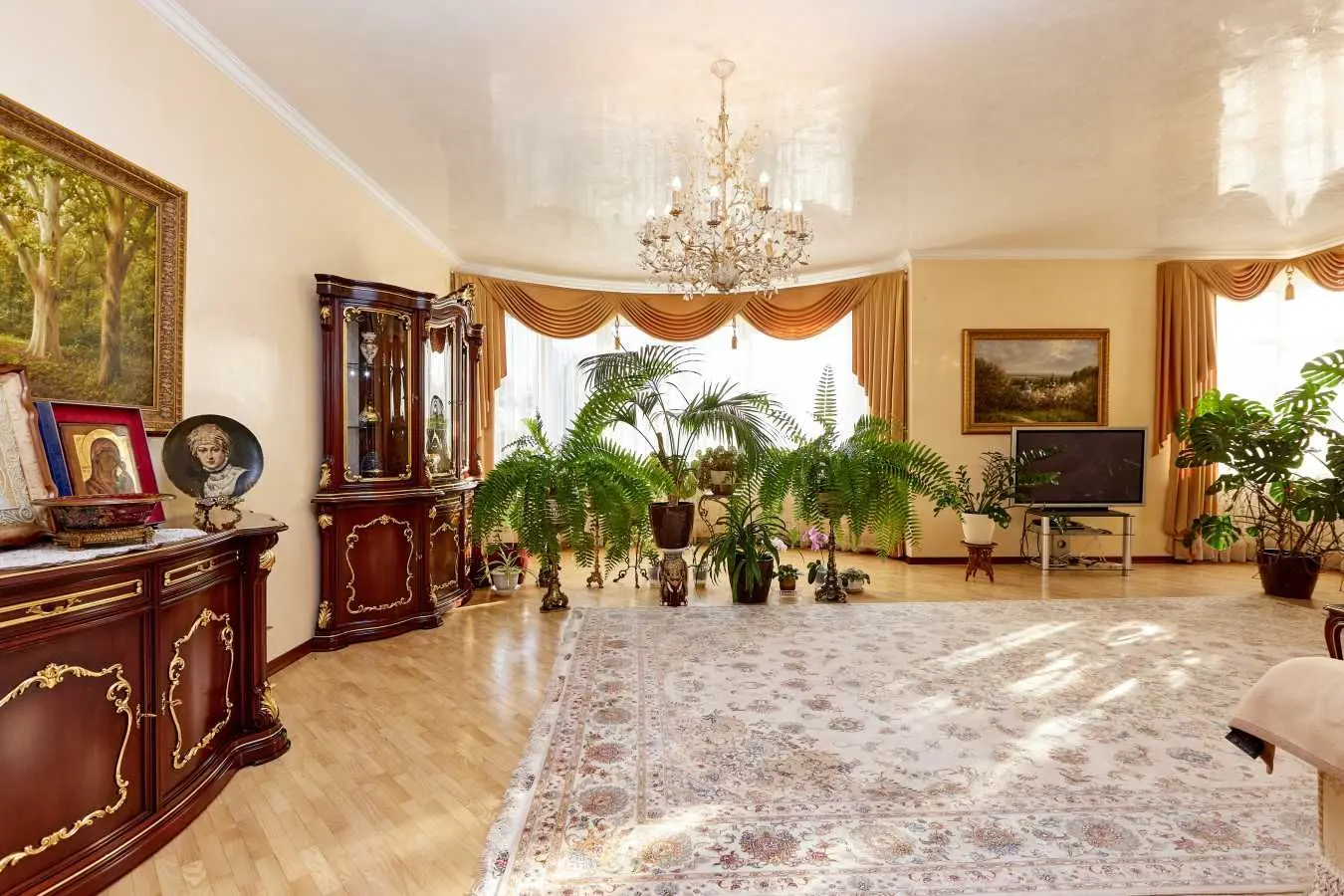 Фото Rent a 4-room apartment, Staronavodnytska Street 13 Kyiv for long-term rent, price: 2200 USD, code 7667