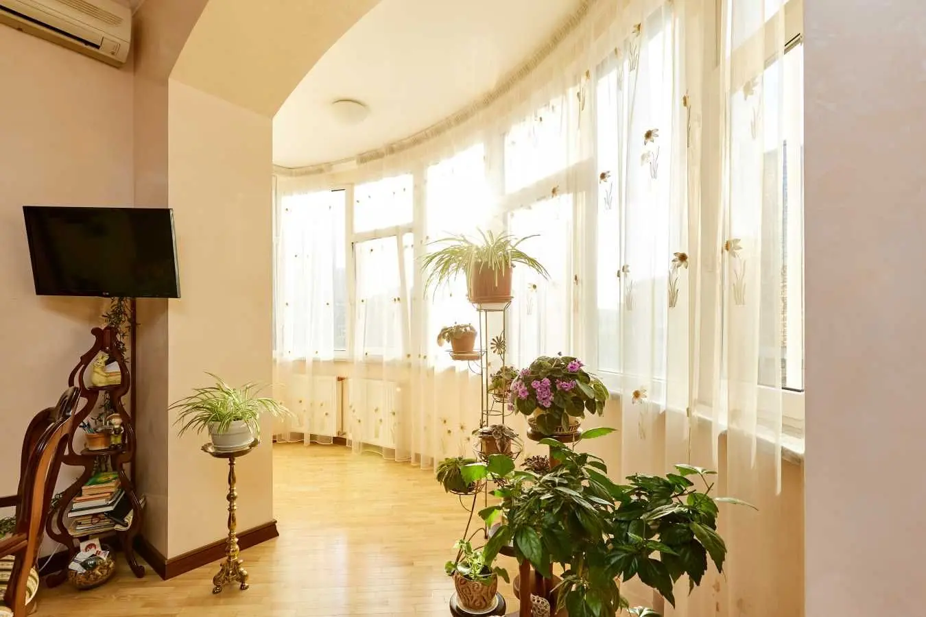 Фото Rent a 4-room apartment, Staronavodnytska Street 13 Kyiv for long-term rent, price: 2200 USD, code 7667