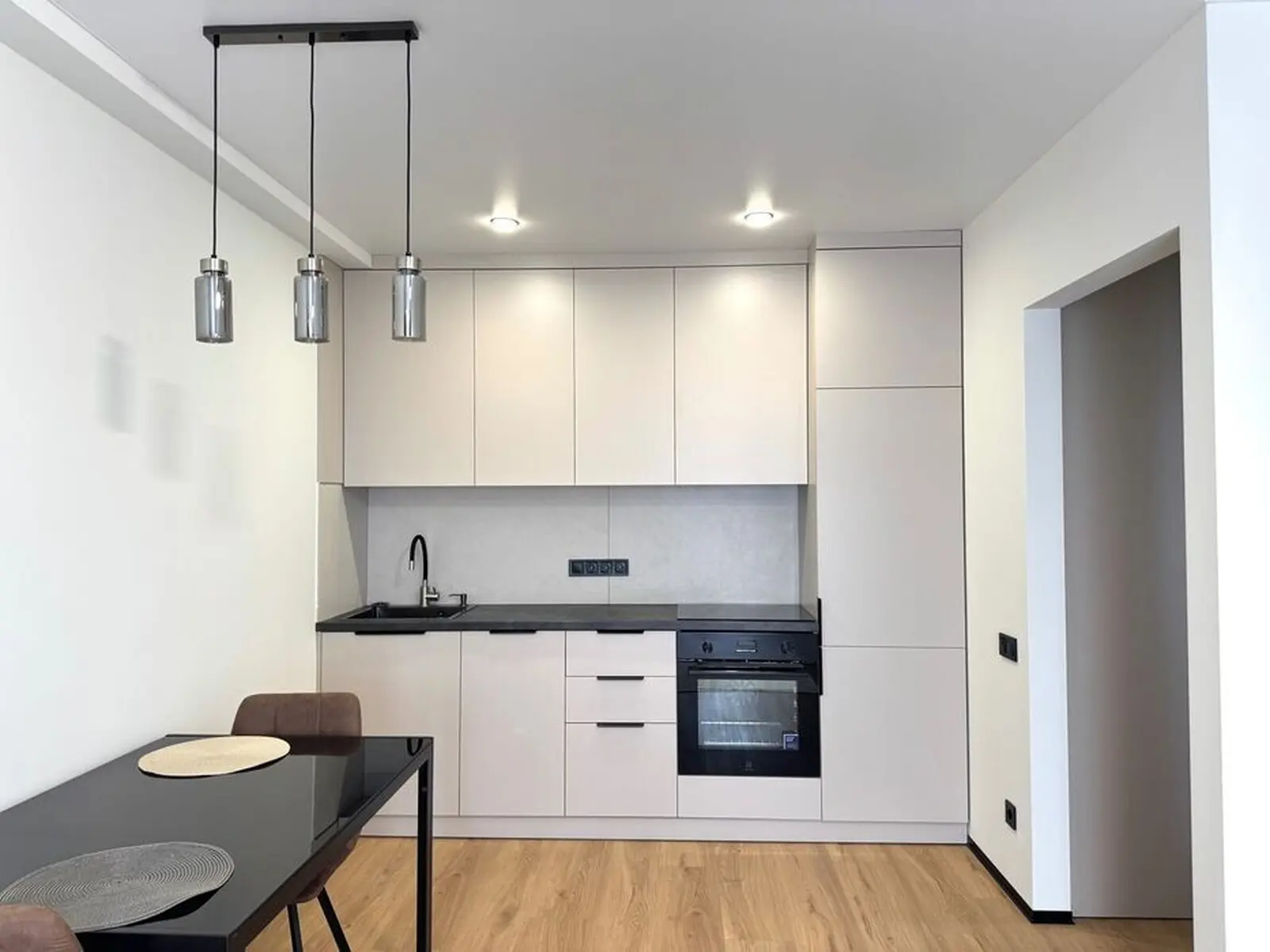Фото Selling a 1-room apartment, 41 sq.m., Mykhaila Maksymovycha Street (Onufriia Trutenka Street) 24 Kyiv, price: 116500 $, code 7679