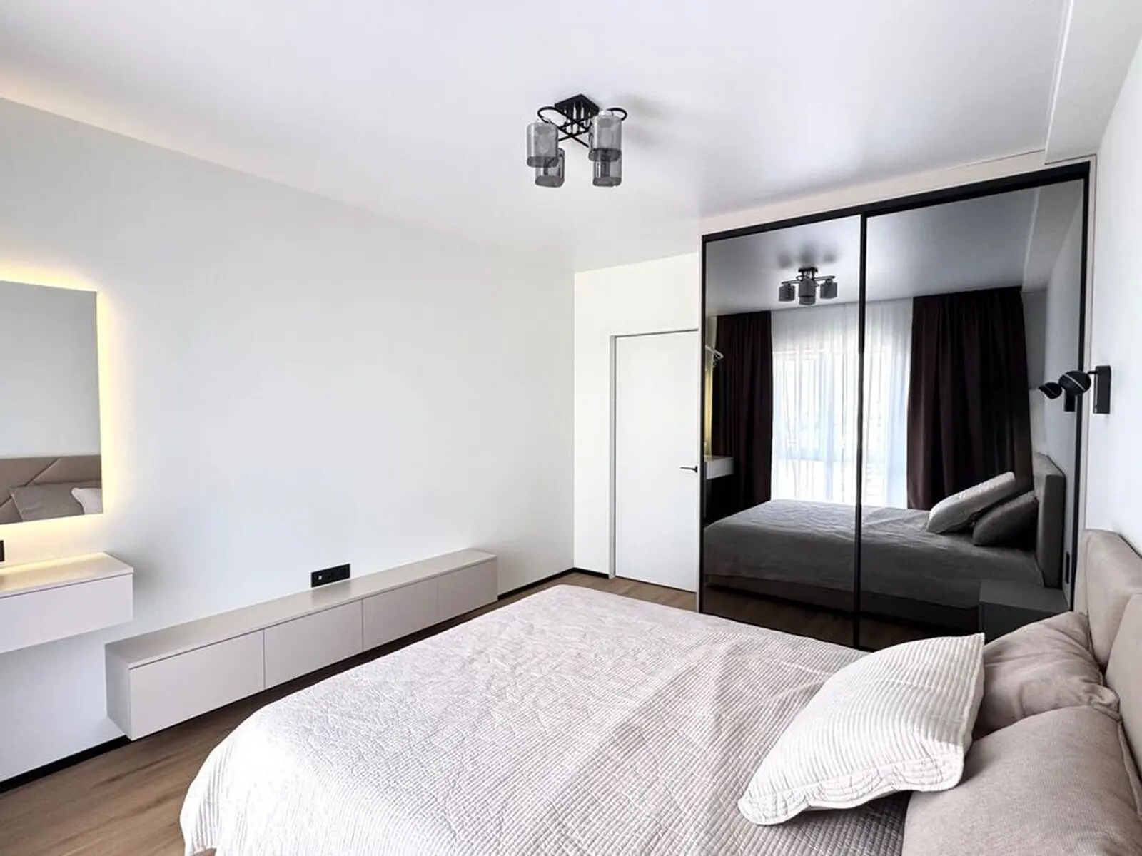 Фото Selling a 1-room apartment, 41 sq.m., Mykhaila Maksymovycha Street (Onufriia Trutenka Street) 24 Kyiv, price: 116500 $, code 7679