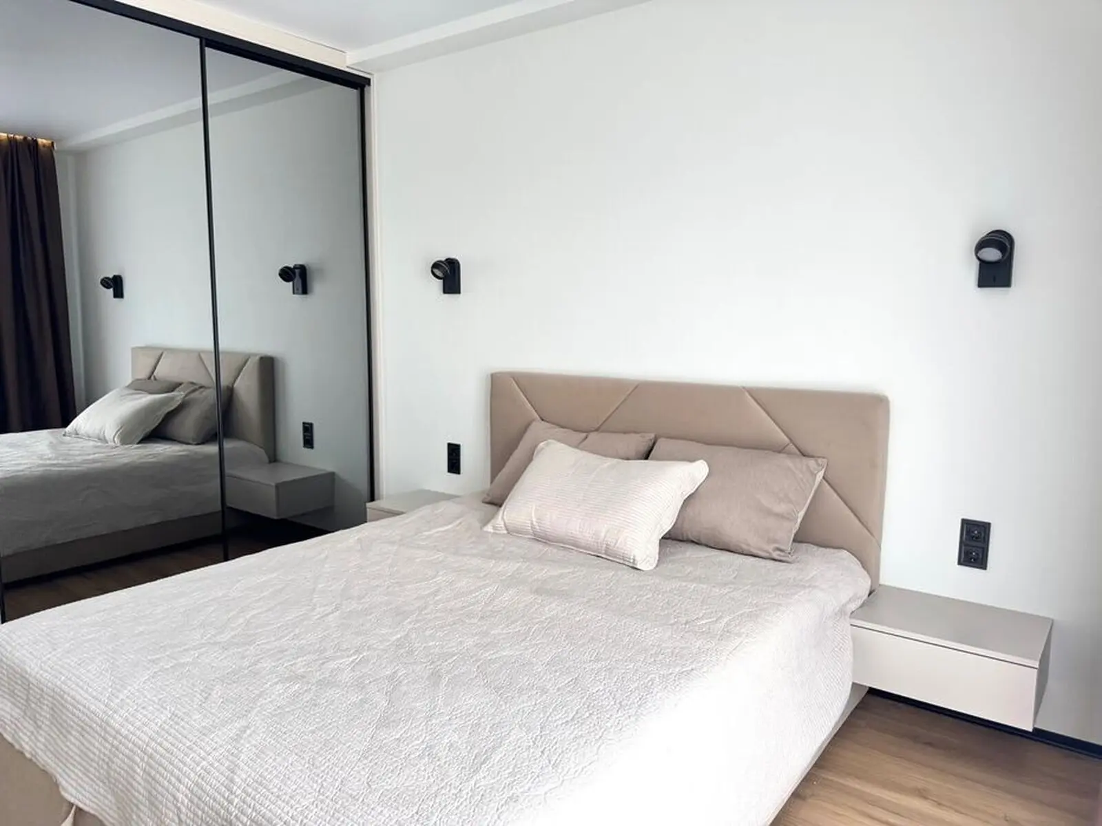 Фото Selling a 1-room apartment, 41 sq.m., Mykhaila Maksymovycha Street (Onufriia Trutenka Street) 24 Kyiv, price: 116500 $, code 7679