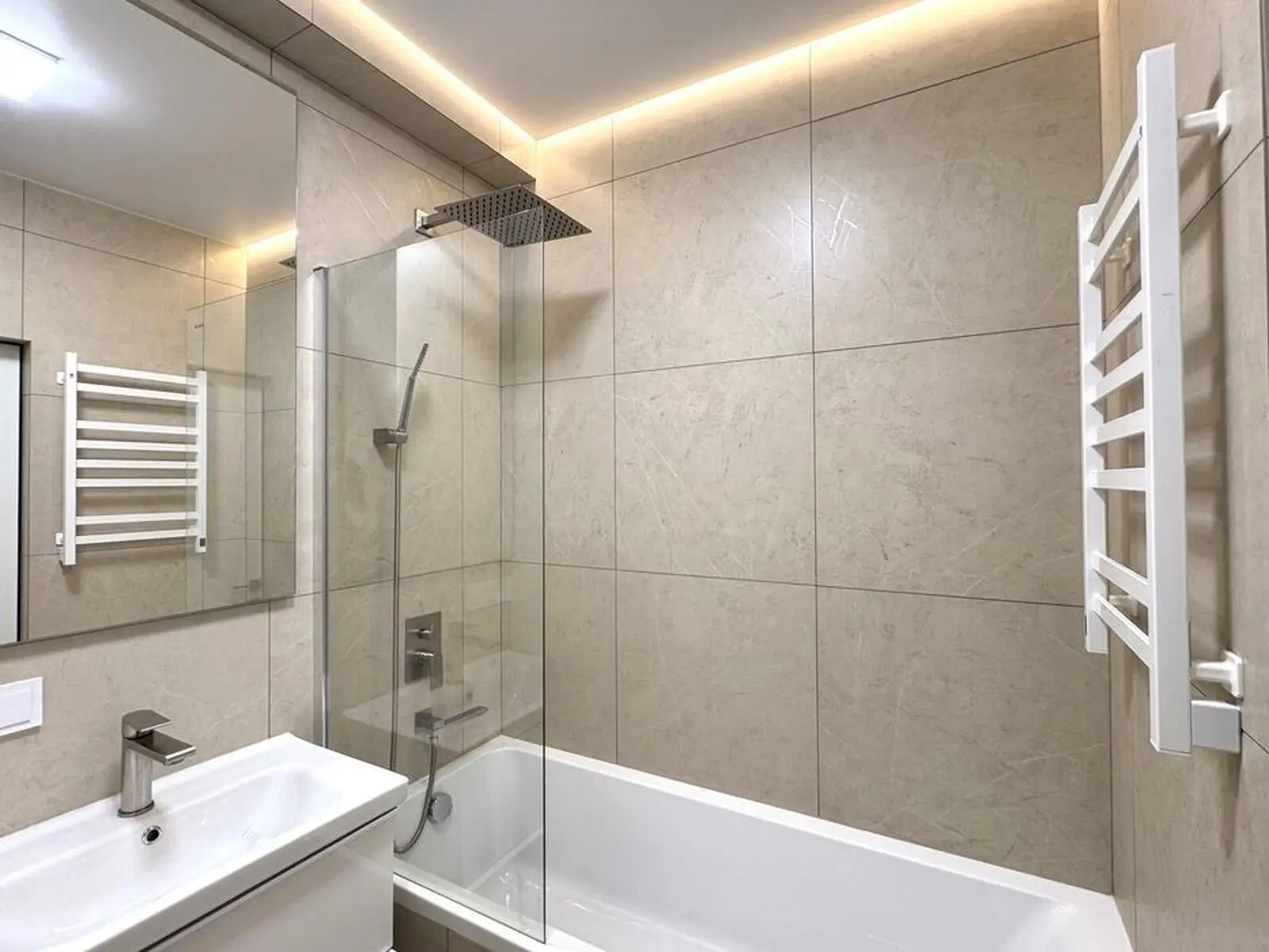 Фото Selling a 1-room apartment, 41 sq.m., Mykhaila Maksymovycha Street (Onufriia Trutenka Street) 24 Kyiv, price: 116500 $, code 7679
